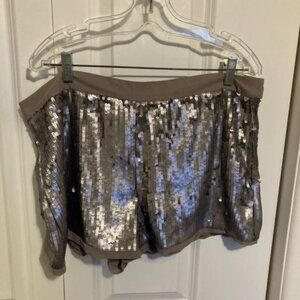 #141 Women's NWT BB Dakota Sequins Lined Shorts, Size Large